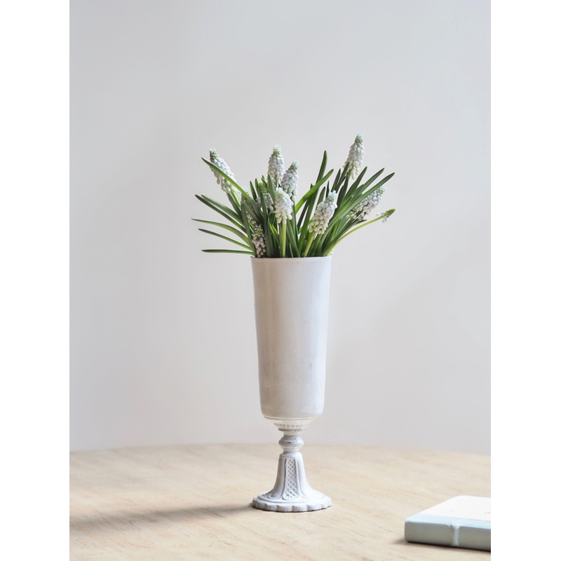 Dina Vase