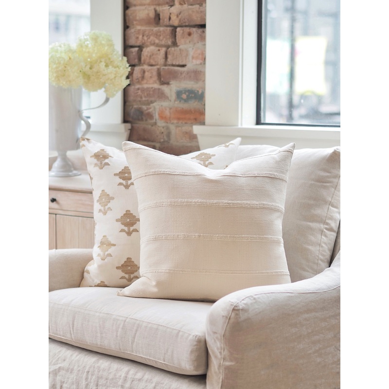 Zoey Pillow 22×22