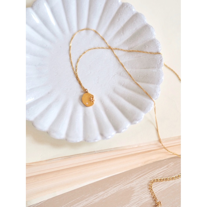 Daisy Pendant Necklace | April