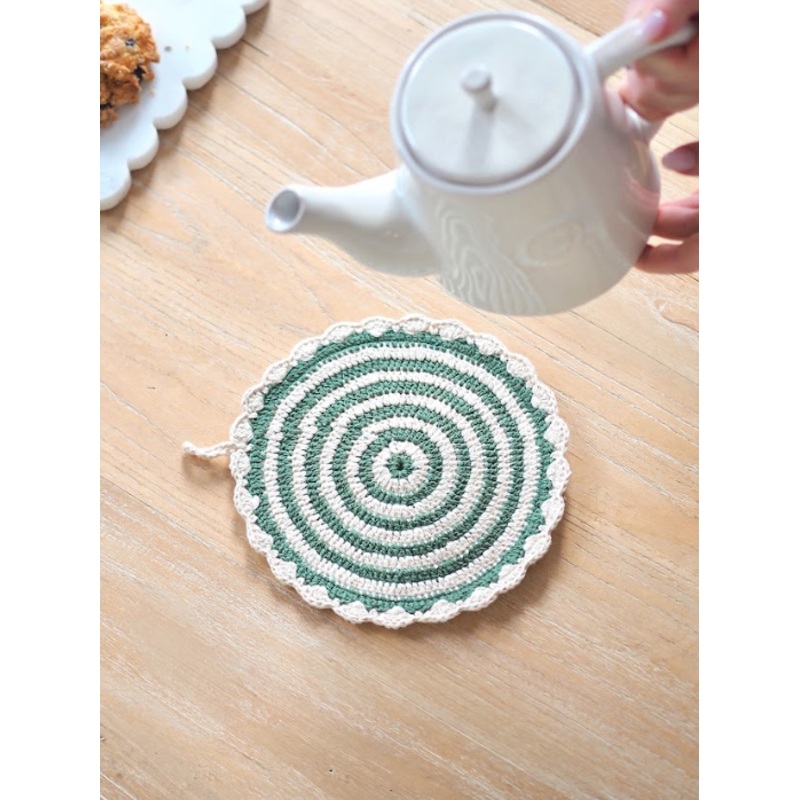 Green & White Round Crocheted Pot Holder