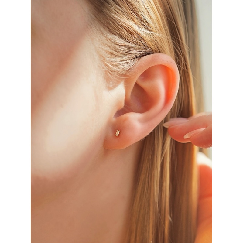 Tiny Baguette Studs | 10K