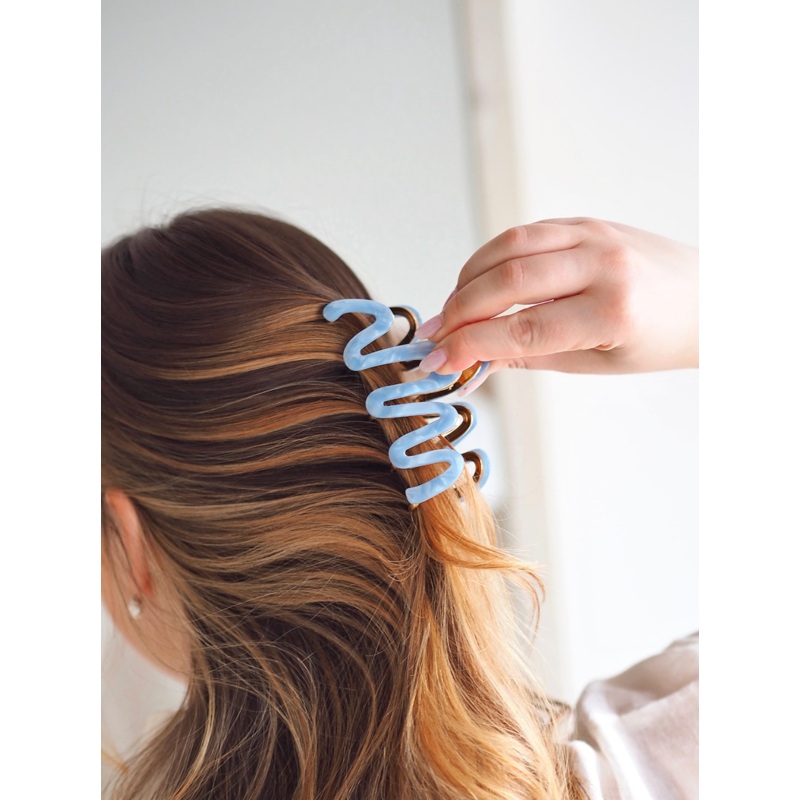 Willow Coastal Blue Claw Clip