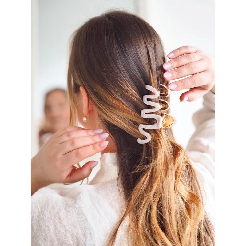 Willow Coastal Pearl Claw Clip