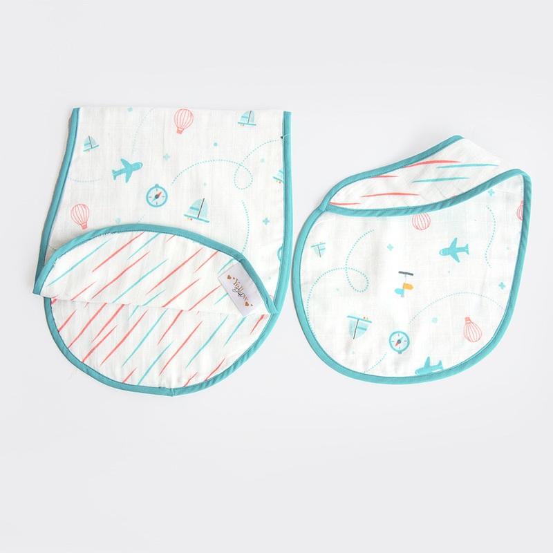 Lil Travellers – Reversible Bib & Burpy Cloth Set