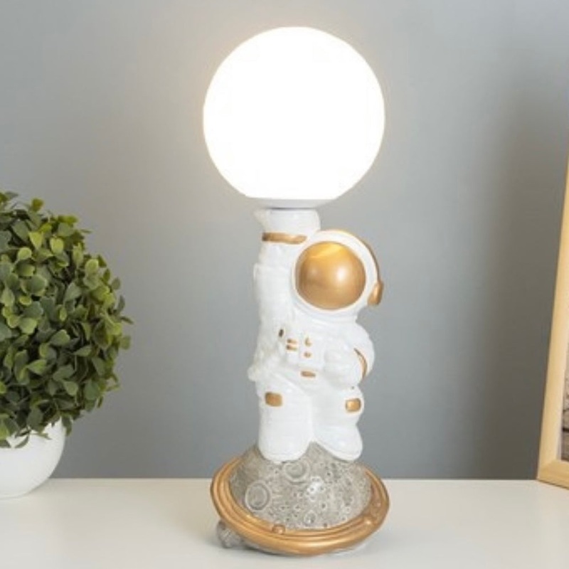 Night Lamp – Astronaut Aura (Gold)