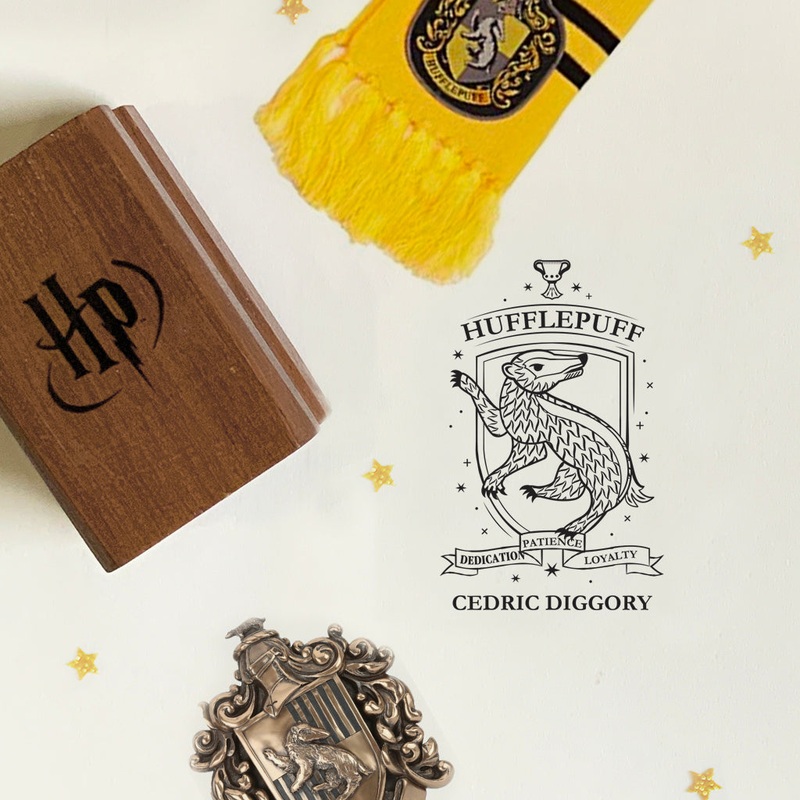 Official Harry Potter Personalised Wooden Text Stamp With Stamp Pad – Hufflepuff
